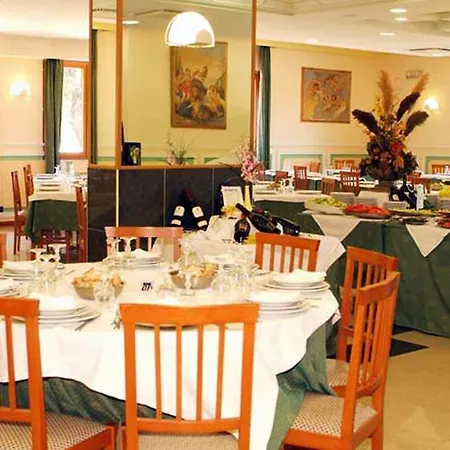 Apartmanhotel Hotel Adria 3*
