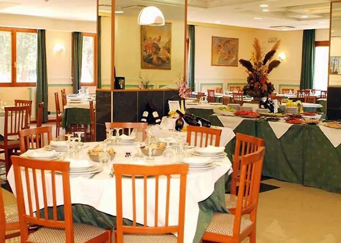 아파트호텔 Hotel Adria 3*